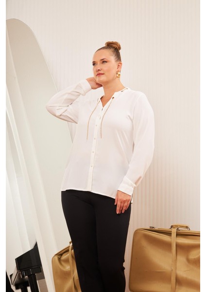 Büyük Beden Yaka Zincir Aksesuarlı Gömlek Ekru fırsatları