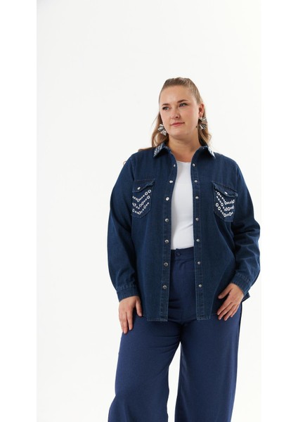 Büyük Beden Yaka ve Cep Aksesuarlı Denim Gömlek Mavi