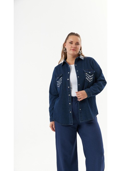 Büyük Beden Yaka ve Cep Aksesuarlı Denim Gömlek Mavi fiyatları