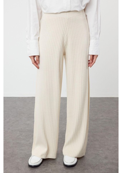 Tarz Kadın Normal Bel Geniş Paça Renk Bloklu Yırtmaç Detaylı Yelek-Pantolon Triko Alt-Üst Takım modelleri