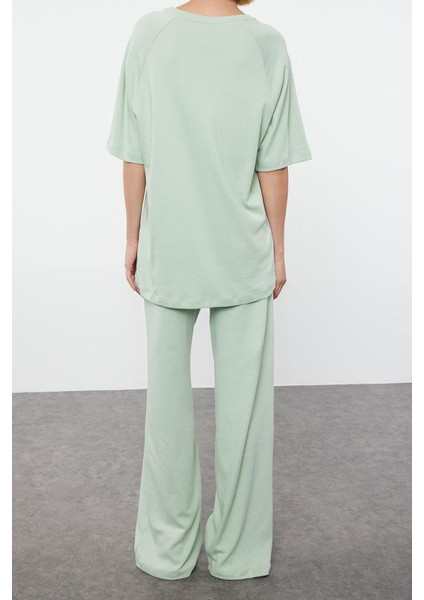 Tarz Kadın Normal Bel Geniş Paça Rahat Kalıp Wide Leg Geniş Paça Örme Bluz Pantolon Alt-Üst Takım modelleri