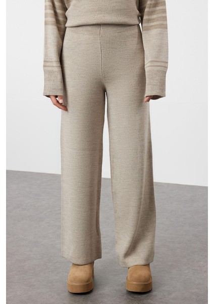 Tarz Kadın Modern Normal Bel Boru Paça Bisiklet Yaka Geniş Kalıp Renk Bloklu Triko Alt-Üst Takım modelleri