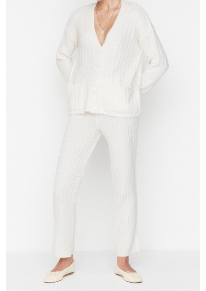 Tarz Kadın Modern Moda Normal Bel Geniş Paça V Yaka Geniş Kalıp Yumuşak Dokulu Triko Alt-Üst Takım fiyatları