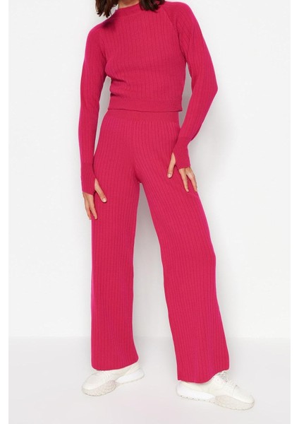 Tarz Kadın Modern Moda Normal Bel Boru Paça Dik Yaka Crop Parmak Detaylı Triko Alt-Üst Takım fiyatları