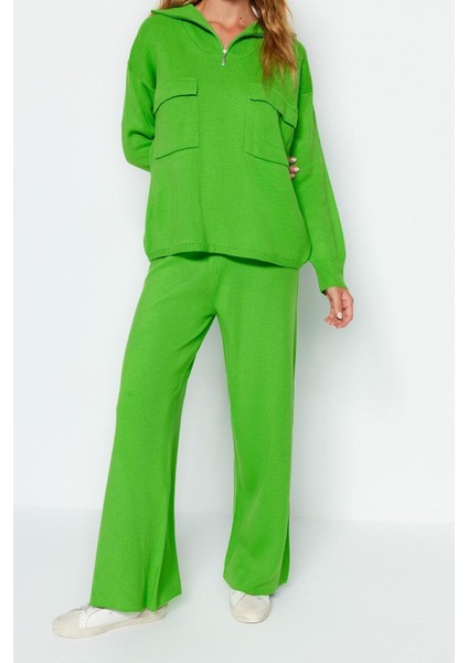 Tarz Kadın Modern Normal Bel Boru Paça Dik Yaka Geniş Kalıp Fermuarlı ve Cepli Triko Alt-Üst Takım