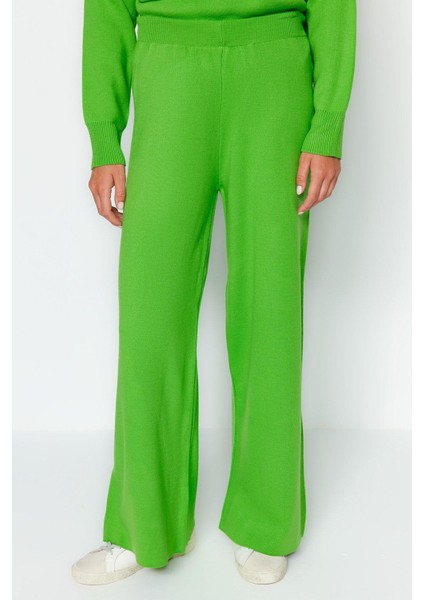 Tarz Kadın Modern Normal Bel Boru Paça Dik Yaka Geniş Kalıp Fermuarlı ve Cepli Triko Alt-Üst Takım modelleri