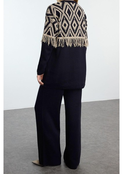 Tarz Kadın Modern Normal Bel Geniş Paça Geometrik Desenli Püskül Detaylı Triko Alt-Üst Takım modelleri