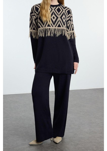 Tarz Kadın Modern Normal Bel Geniş Paça Geometrik Desenli Püskül Detaylı Triko Alt-Üst Takım indirimleri