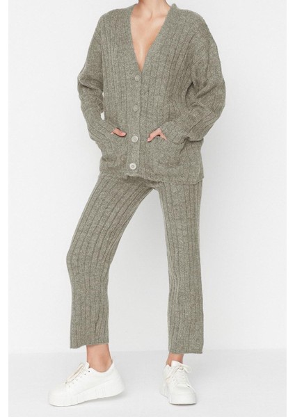 Tarz Kadın Modern Moda Normal Bel Geniş Paça V Yaka Geniş Kalıp Yumuşak Dokulu Triko Alt-Üst Takım fiyatları