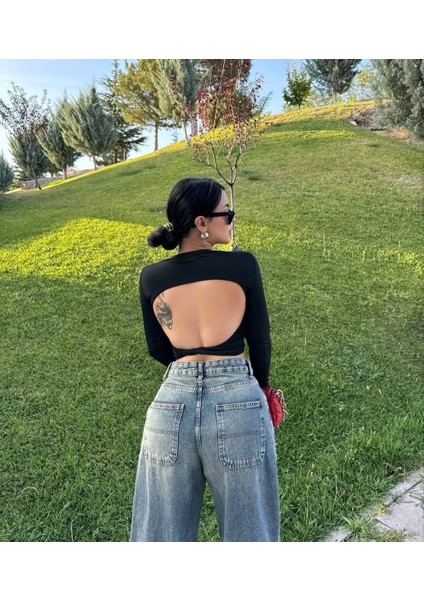 Uzun Kollu Sırt Dekolteli Esnek Tam Kalıp Bluz Crop
