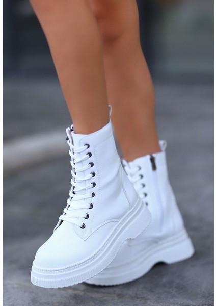 Beyaz Cilt Bağcıklı Bot