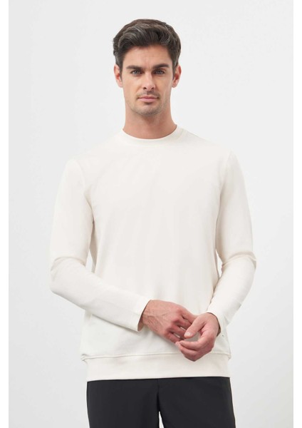 Erkek Kremrengi Basic Dynamic Fit Bisiklet Yaka Sweet Shirt