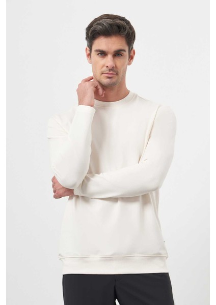 Erkek Kremrengi Basic Dynamic Fit Bisiklet Yaka Sweet Shirt