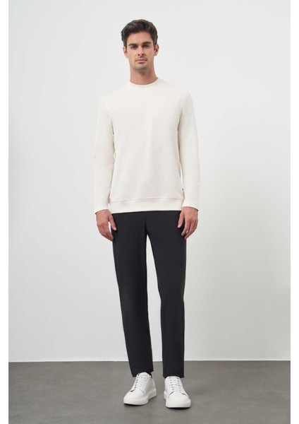 Erkek Kremrengi Basic Dynamic Fit Bisiklet Yaka Sweet Shirt