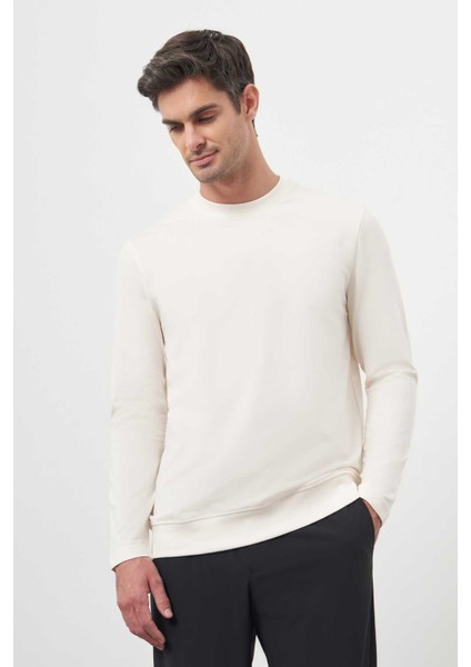 Erkek Kremrengi Basic Dynamic Fit Bisiklet Yaka Sweet Shirt