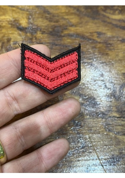 Ütü Ile Yapışan Kırmızı Mini Arma Apolet 3x2 cm