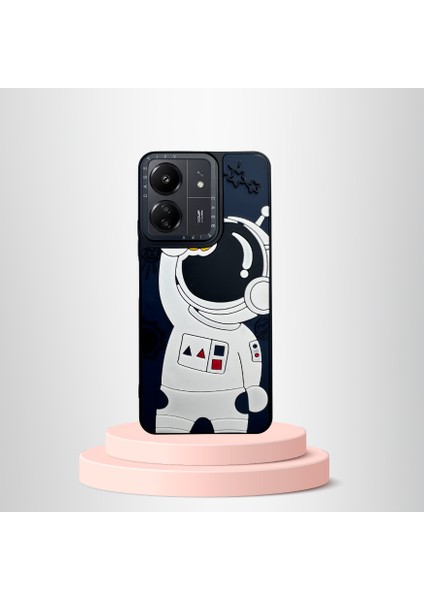 Redmi 13C 4g Tlp Lacivert Zemin Üzerine Beyaz Astronot Kabartmalı 3D Stylısh Kabartmalı Kapak