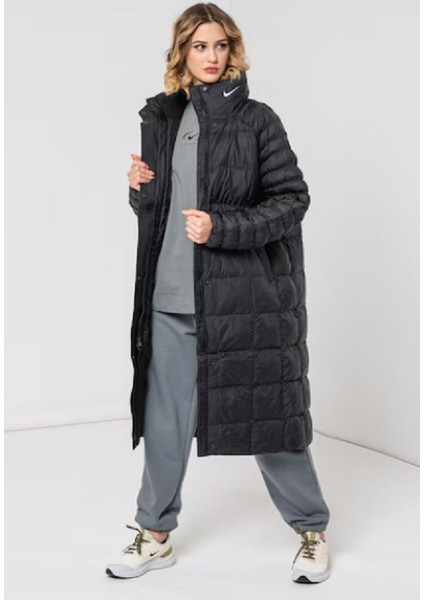 Kadın Therma-Fıt Günlük Mont Sportswear Swoosh Puffer Primaloft® FB7670-010