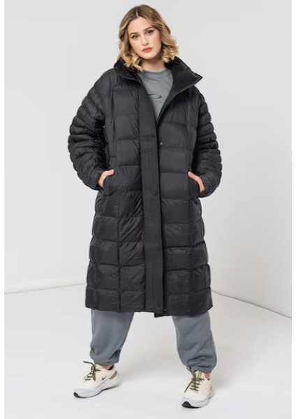 Kadın Therma-Fıt Günlük Mont Sportswear Swoosh Puffer Primaloft® FB7670-010