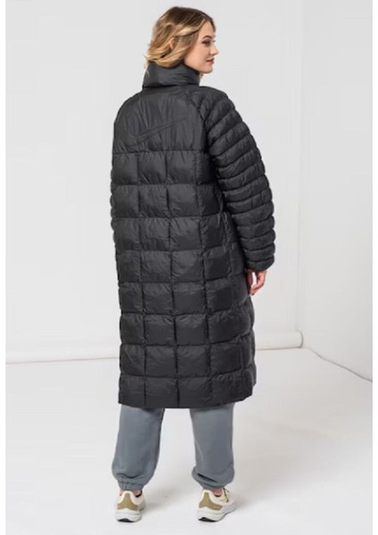 Kadın Therma-Fıt Günlük Mont Sportswear Swoosh Puffer Primaloft® FB7670-010