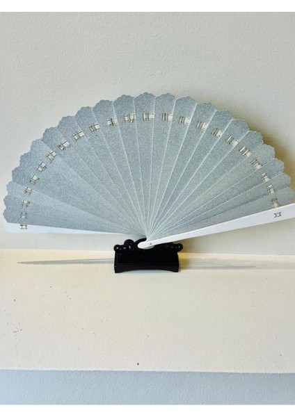 - Gümüş Kurdelalı Simli Parlak Yelpaze Yeni Yıl Hediyesi