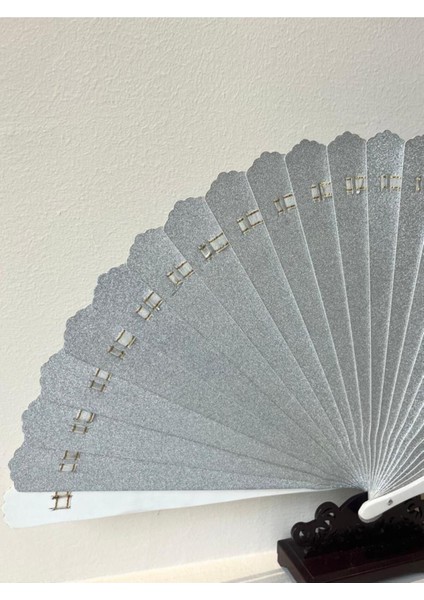 - Gümüş Kurdelalı Simli Parlak Yelpaze Yeni Yıl Hediyesi modelleri