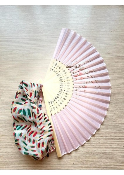 - Pembe Bambu Yelpaze ve Kırmızı, Yeşil Desenli Paraşüt Bandana Hediyeli