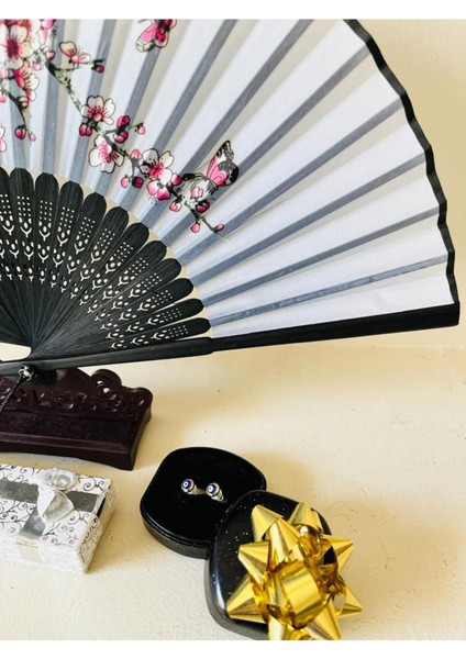 - Kaliteli Hediyelik Yeşil Ağaç Desenli Hediyelik Yelpaze, Nazar Boncuğu Küpe Ile fiyatları