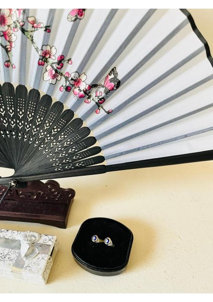 - Kaliteli Hediyelik Yeşil Ağaç Desenli Hediyelik Yelpaze, Nazar Boncuğu Küpe Ile modelleri