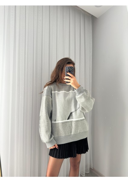 Gri Arkası Fermuarlı Önü Desenli Sweat