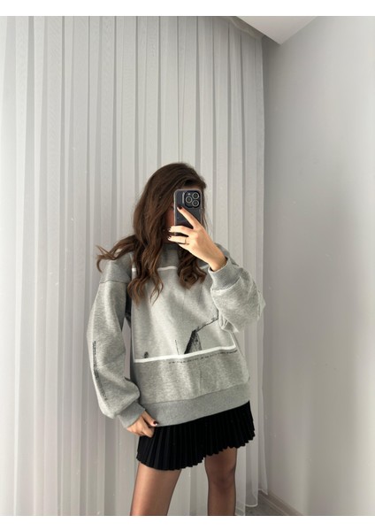 Gri Arkası Fermuarlı Önü Desenli Sweat