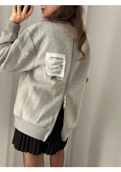 Gri Arkası Fermuarlı Önü Desenli Sweat
