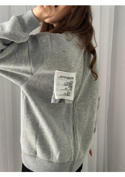 Gri Arkası Fermuarlı Önü Desenli Sweat