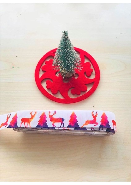 Yılbaşı Kurdelesi 2 M Yılbaşı Ağacı Ve Geyik Desenli Yılbaşı Paketleri