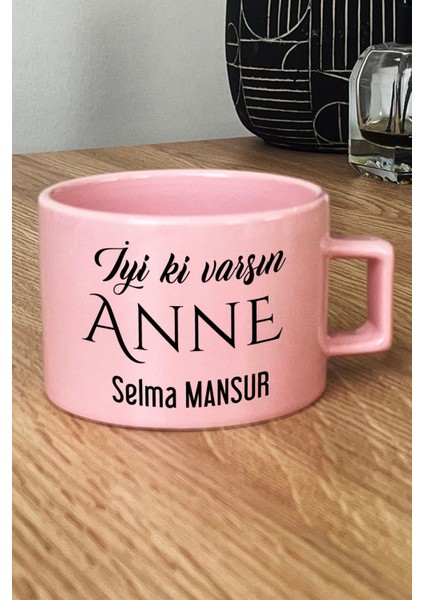 Kişiye Özel Iyi Ki Varsın Anne Pastel Fincan Pembe Anneler Günü Hediyesi fiyatları