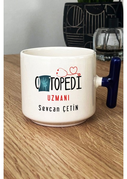 Kişiye Özel Ortopedi Uzmanı Kupa Bardak T Kulplu Lacivert Isme Özel Tıp Bayramı Hediyeleri