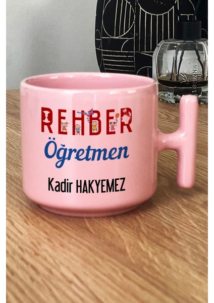 Kişiye Özel Rehber Öğretmen Pastel T Kulplu Kupa Bardak Pembe Öğretmenler Günü Hediyesi fiyatları