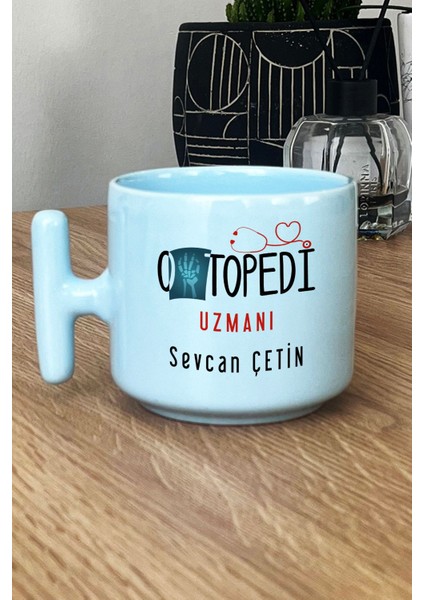 Kişiye Özel Ortopedi Uzmanı Pastel T Kulplu Kupa Bardak Mavi Isme Özel Tıp Bayramı Hediyeleri