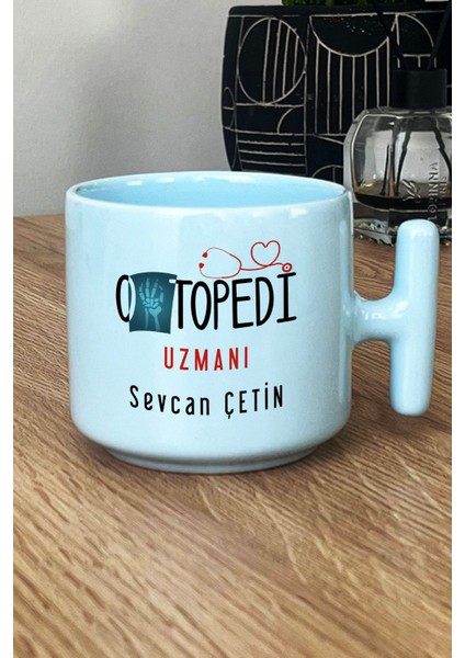 Kişiye Özel Ortopedi Uzmanı Pastel T Kulplu Kupa Bardak Mavi Isme Özel Tıp Bayramı Hediyeleri