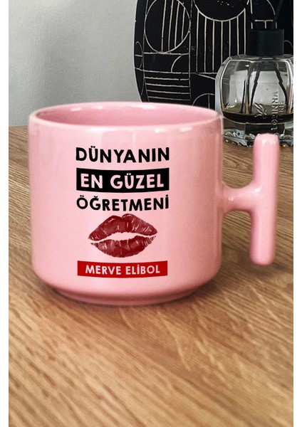 Kişiye Özel Dünyanın En Güzel Öğretmeni Pastel T Kulplu Kupa Bardak Pembe Öğretmenler Günü Hediyesi fiyatları