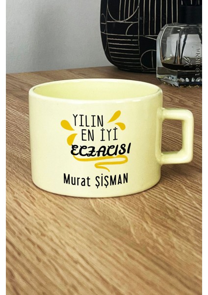 Kişiye Özel Yılın En Iyi Eczacısı Pastel Fincan Sarı Tıp Bayramı Hediyesi fiyatları