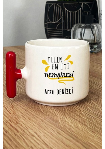 Kişiye Özel Yılın En Iyi Hemşiresi Kupa Bardak T Kulplu Kırmızı Tıp Bayramı Hediyesi