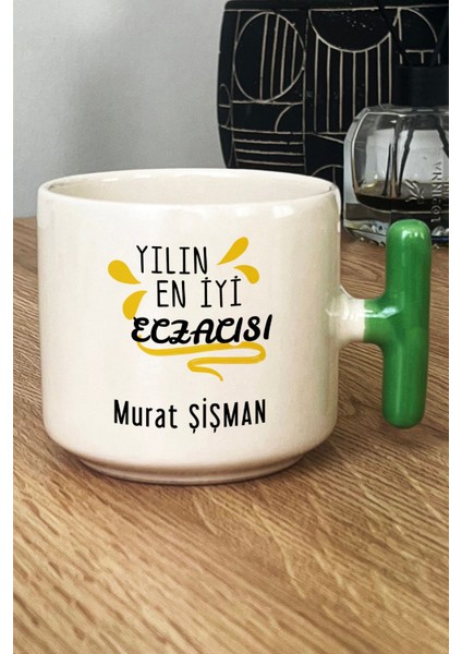 Kişiye Özel Yılın En Iyi Eczacısı Kupa Bardak T Kulplu Yeşil Tıp Bayramı Hediyesi fiyatları