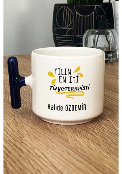 Kişiye Özel Yılın En Iyi Fizyoterapisti Kupa Bardak T Kulplu Lacivert Tıp Bayramı Hediyesi