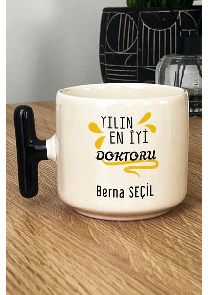 Kişiye Özel Yılın En Iyi Doktoru Kupa Bardak T Kulplu Siyah Tıp Bayramı Hediyesi