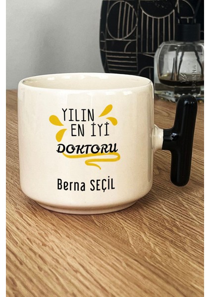 Kişiye Özel Yılın En Iyi Doktoru Kupa Bardak T Kulplu Siyah Tıp Bayramı Hediyesi