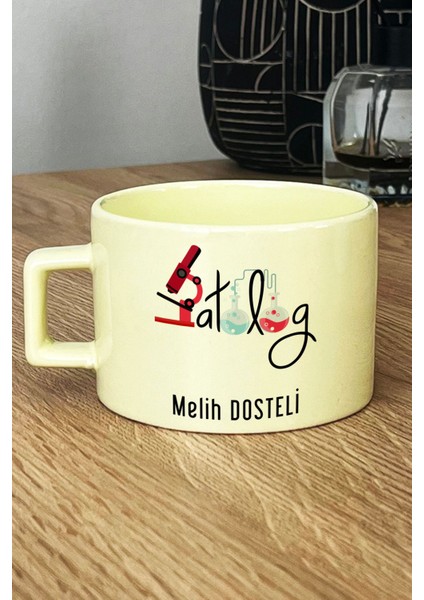 Kişiye Özel Patolog Pastel Fincan Sarı Isme Özel Tıp Bayramı Hediyeleri