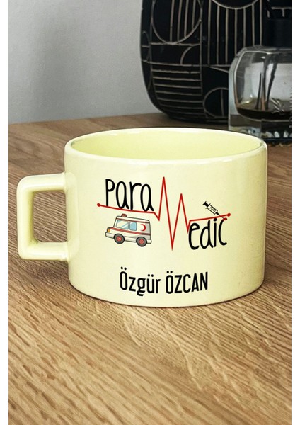 Kişiye Özel Paramedik Pastel Fincan Sarı Isme Özel Tıp Bayramı Hediyeleri