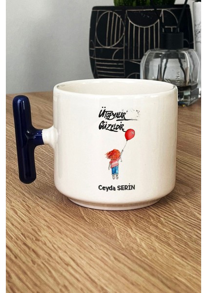 Kişiye Özel Ütopyalar Güzeldir Kupa Bardak T Kulplu Lacivert Arkadaşa Hediye