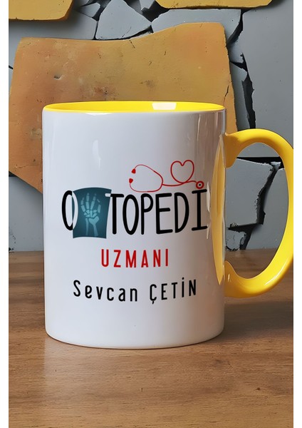 Kişiye Özel Ortopedi Uzmanı Kupa Bardak Sarı Isme Özel Tıp Bayramı Hediyeleri